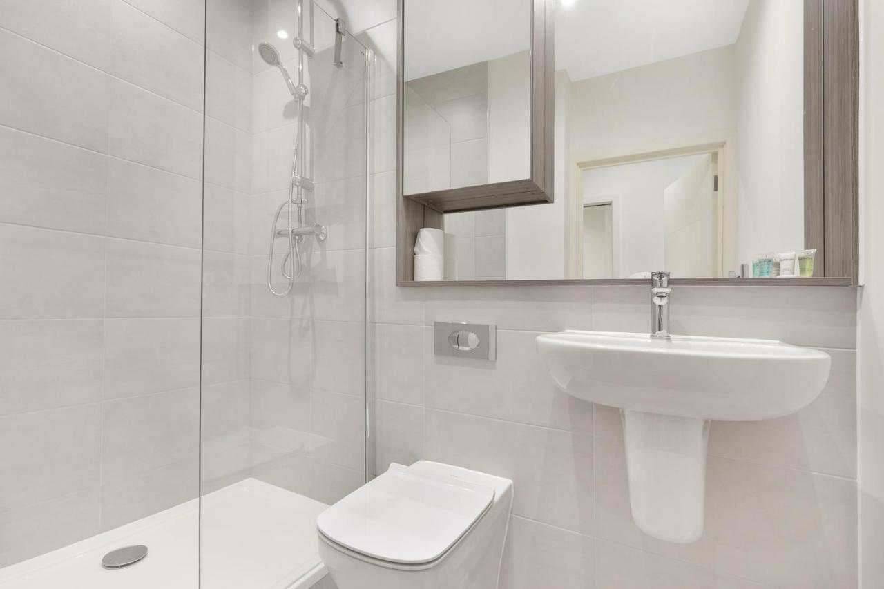 Mondial Apartments At Heathrow Harmondsworth Exterior photo