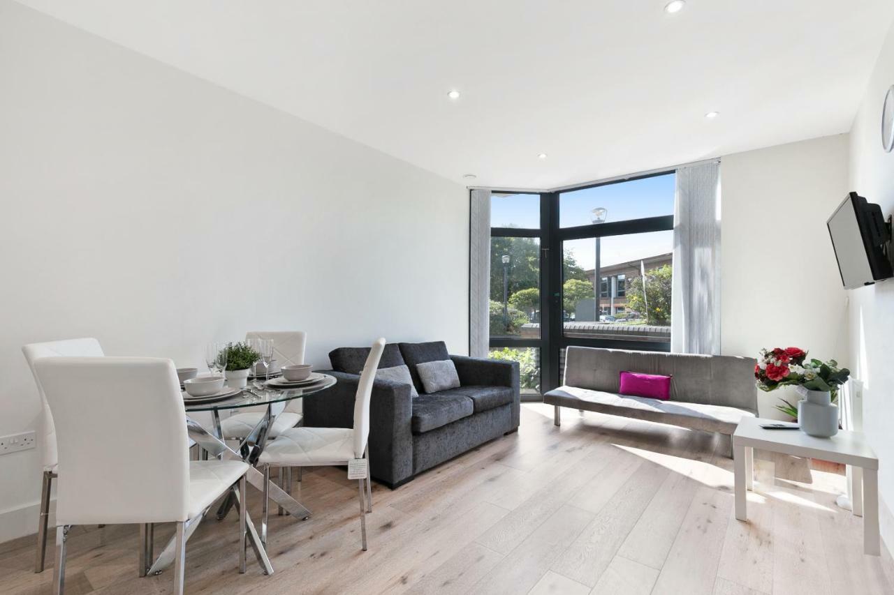 Mondial Apartments At Heathrow Harmondsworth Exterior photo